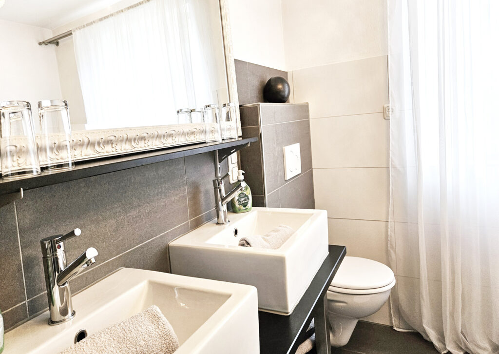 Haus Sonnenschein, Wohnung 2, Badezimmer